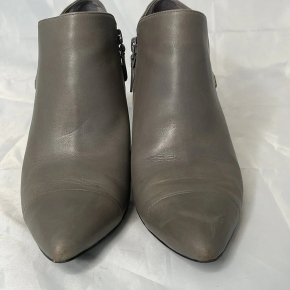 COLE HAAN Yasmine Pointed Toe Slim Heel Ankle Booties Grey Leather Buckle 9.5 - Picture 3 of 15